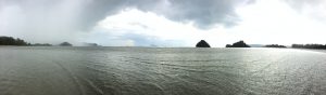 Links der Regen - rechts Blick auf Ko Phi Phi
